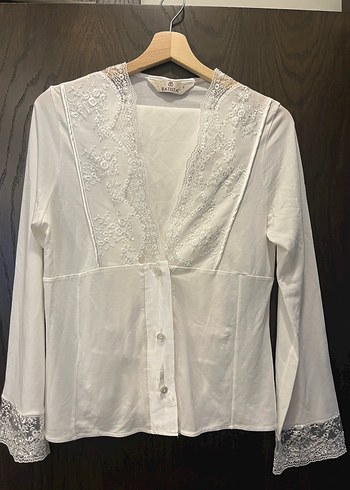 Uzun Kollu V Yaka Nakışlı Kadın pijama takımı