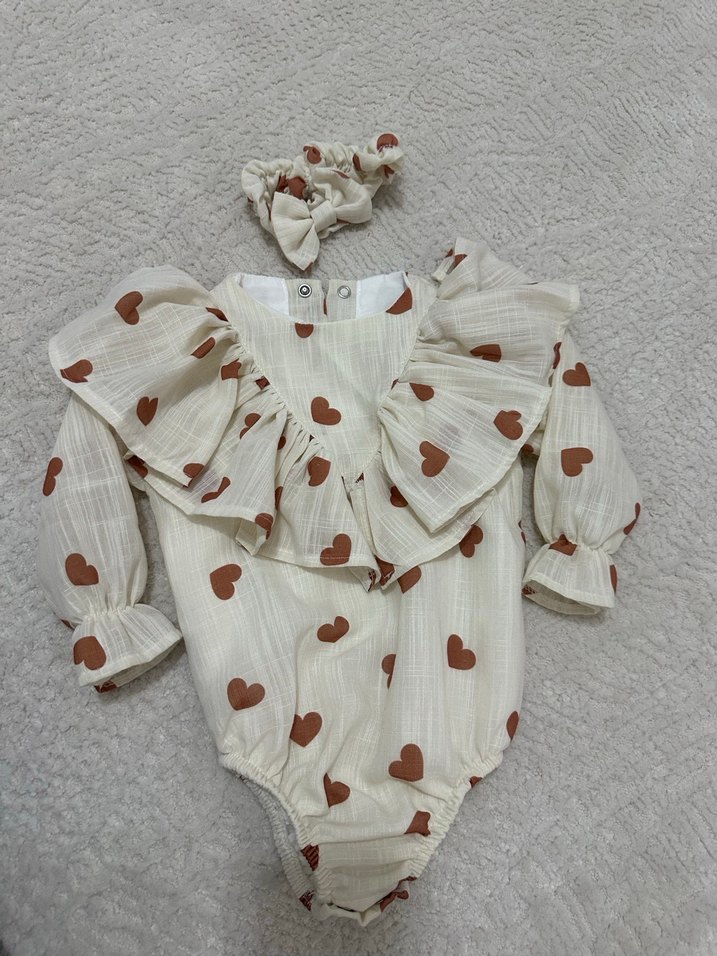 Bej kahverengi Kalp Desenli Fırfırlı Bebek Romper - Görsel 2
