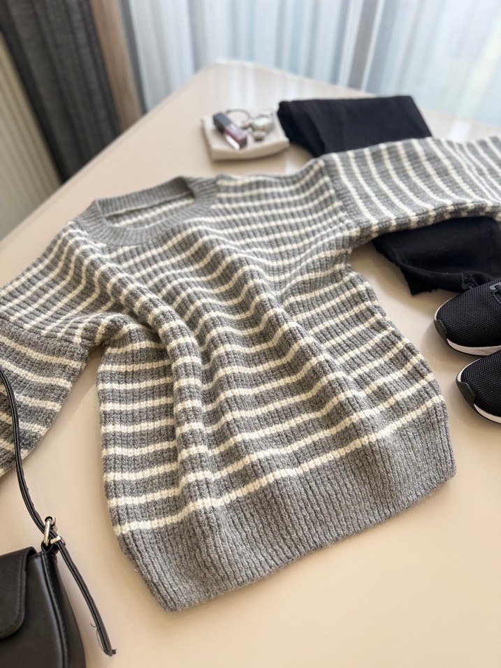 Gri Çizgili Örgü Kadın Kazak - Görsel 3