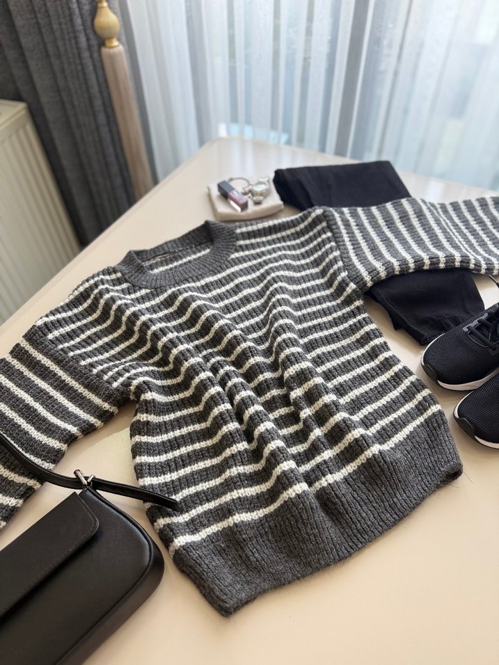 Gri Çizgili Triko Kadın Kazak - Görsel 2