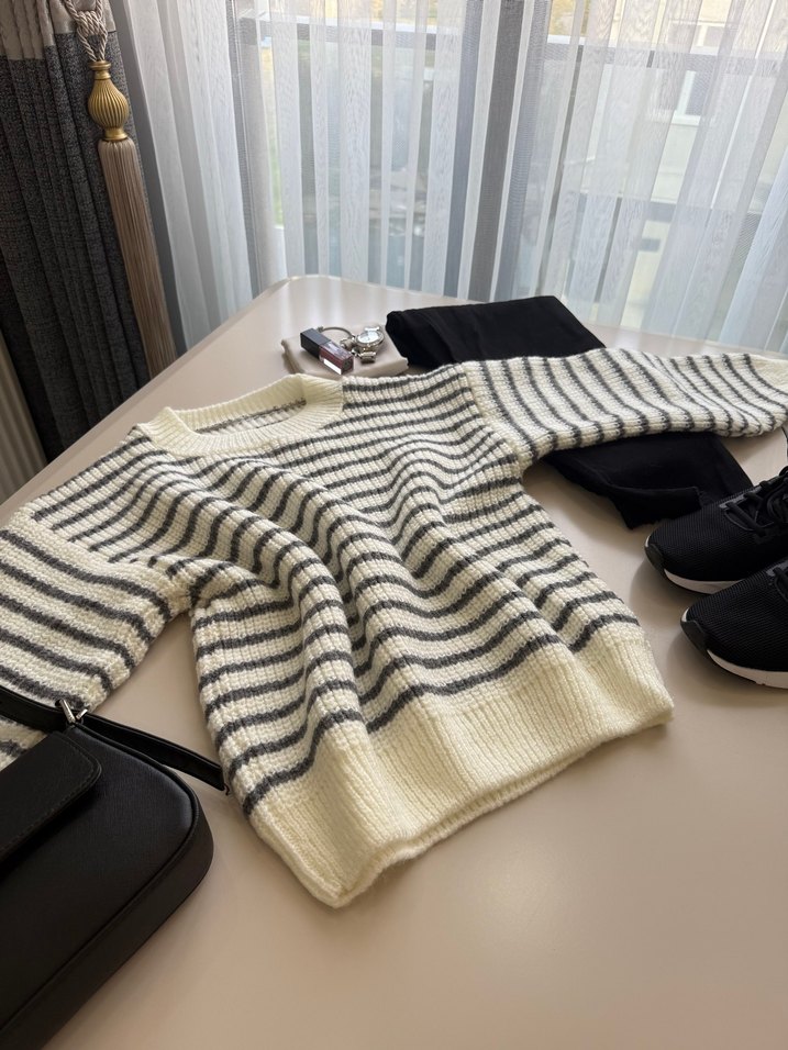 Gri Çizgili Örgü Kadın Triko - Görsel 4