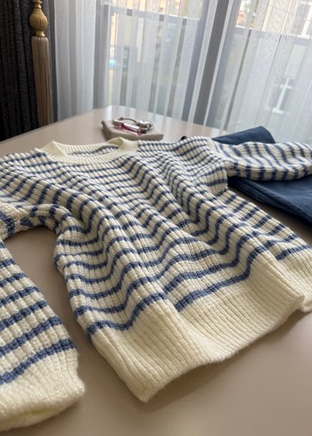 Mavi Çizgili Rahat Örgü Kadın Kazak - Görsel 3