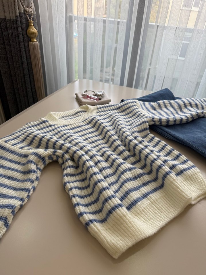 Mavi Çizgili Rahat Örgü Kadın Kazak - Görsel 4