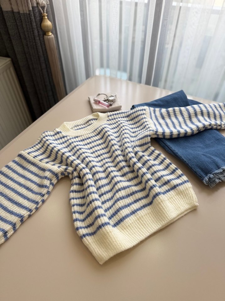 Mavi Çizgili Rahat Örgü Kadın Kazak - Görsel 2