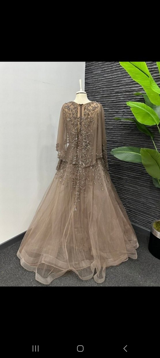 Uzun Kol İşlemeli V Yakalı Bej Abiye - Görsel 5