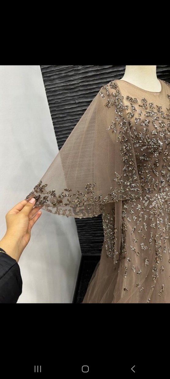 Uzun Kol İşlemeli V Yakalı Bej Abiye - Görsel 4