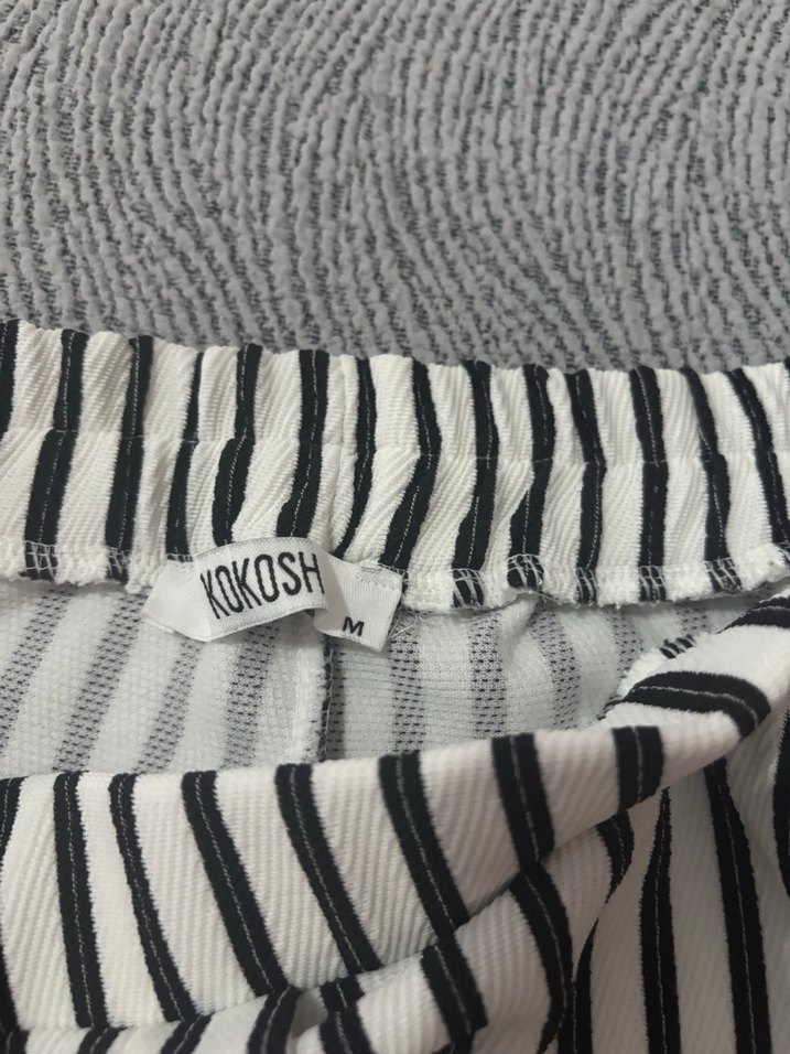 Kadın Gri Beyaz Çizgili Pileli Mini Şort - Görsel 2