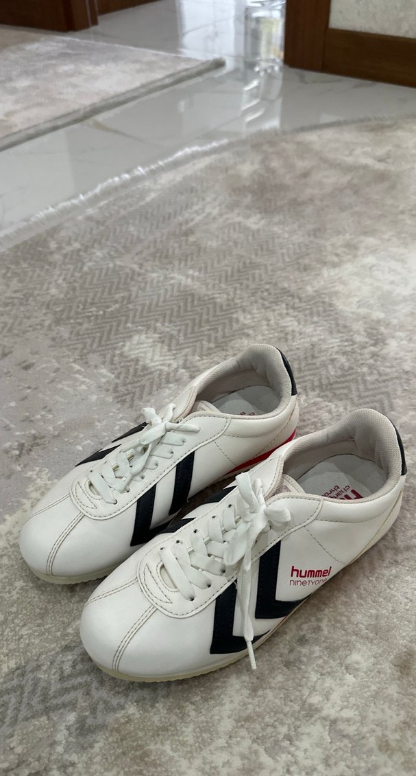 Beyaz Kadın Spor Ayakkabı Siyah Detaylı - Görsel 4