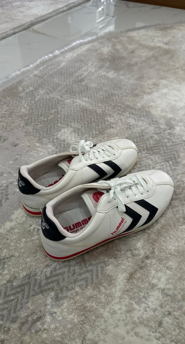 Beyaz Kadın Spor Ayakkabı Siyah Detaylı - Görsel 2