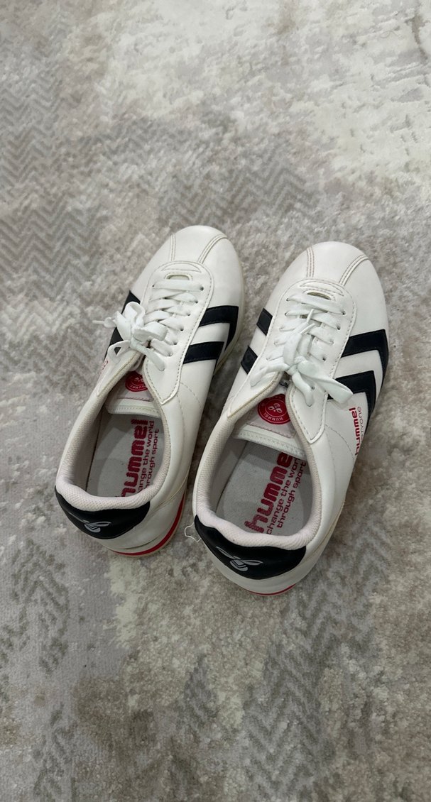 Beyaz Kadın Spor Ayakkabı Siyah Detaylı - Görsel 3