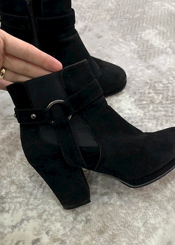 Siyah Süet Tokalı Blok Topuklu Kadın Bot - Görsel 2