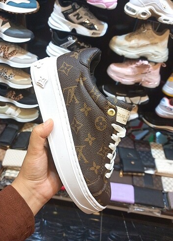 Louis Vuitton LOUIS VUITTON KADIN SPOR AYAKKABI 