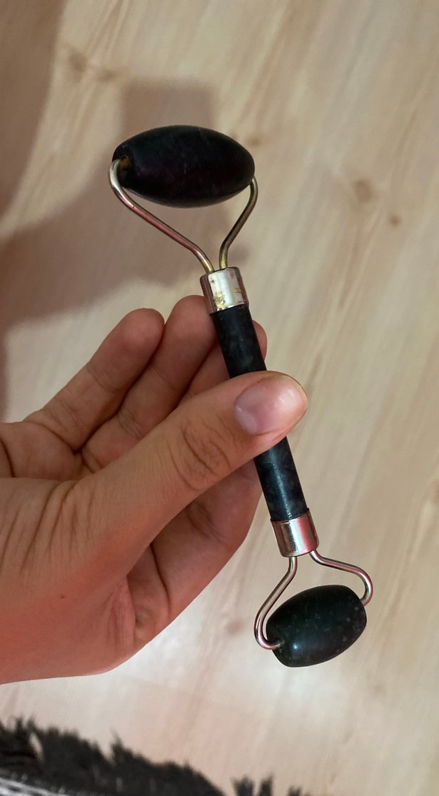 Siyah Taşlı Yüz Masaj Aleti - Görsel 2