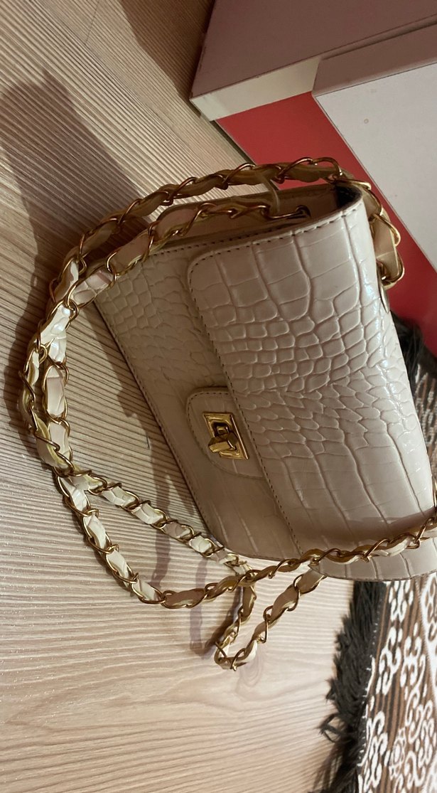 Beyaz Yılan Derisi Desenli Zincir Detaylı Çanta - Görsel 3
