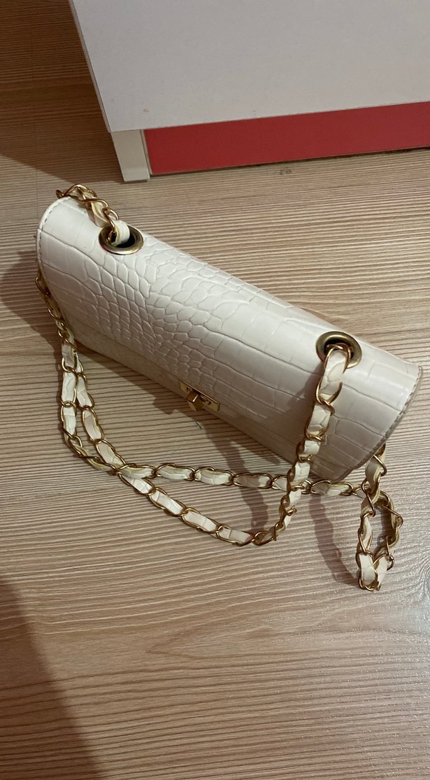 Beyaz Yılan Derisi Desenli Zincir Detaylı Çanta - Görsel 2