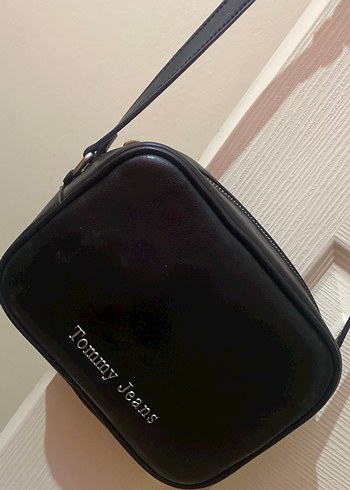 Tommy Jeans Siyah Deri Kadın Çapraz Çanta - Görsel 2