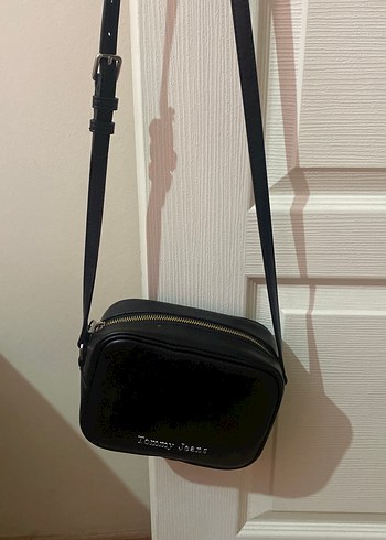 Tommy Jeans Siyah Deri Kadın Çapraz Çanta - Görsel 3