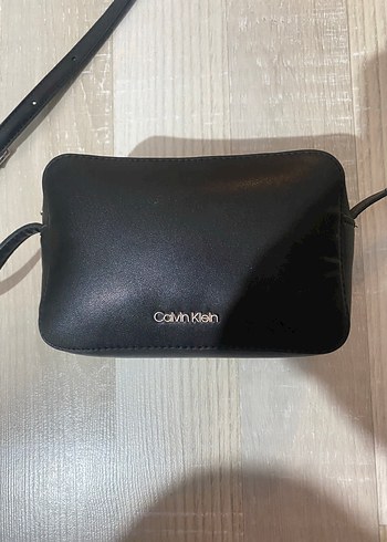 Calvin Klein Siyah Deri Kadın Çapraz Çanta