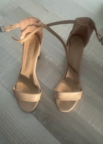 Bej Minimalist Stiletto Topuklu Kadın Ayakkabı