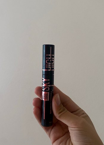 Maybelline Sky high Siyah Maskara - Yoğun Koyu Renk