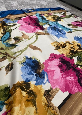 Çiçek Desenli eşarp - Görsel 2