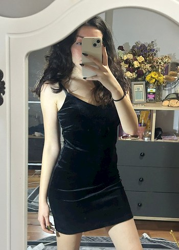 s Beden siyah askılı kadife mini elbise