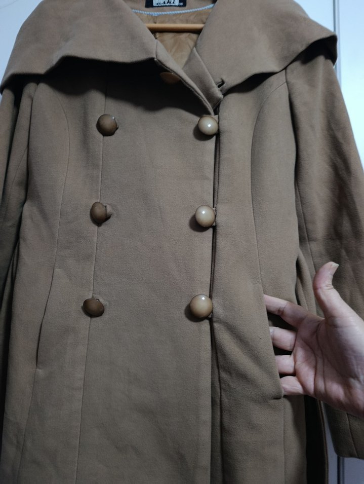 Bej Düğmeli Modern Klasik Kadın Kaban - Görsel 3