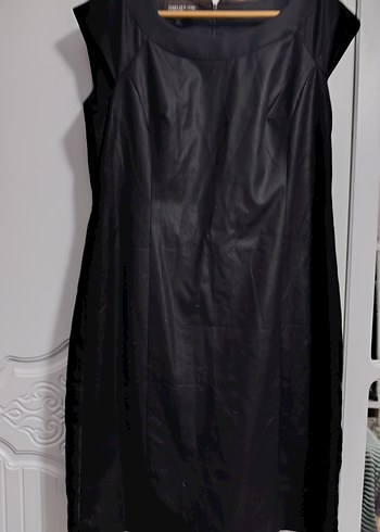 Kemer Detaylı Siyah Midi Kalem Elbise - Görsel 2