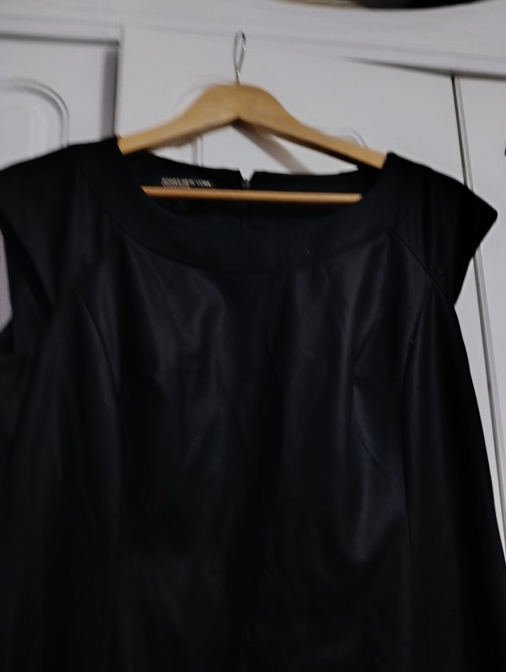 Kemer Detaylı Siyah Midi Kalem Elbise - Görsel 3