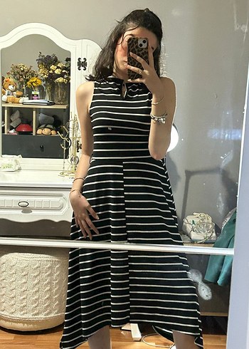 Siyah Çizgili Halter Yaka Midi Elbise