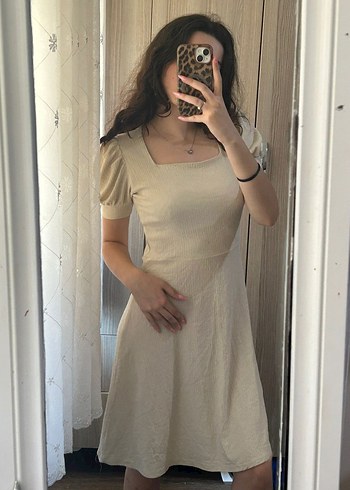 m Beden beyaz Renk Kadın Krem Renk Kısa Kollu Midi Elbise