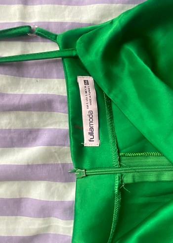 Parlak Yeşil Saten elbise - Görsel 2