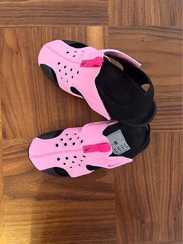 Nike 33.5 numara Orjinal Nike Sandalet