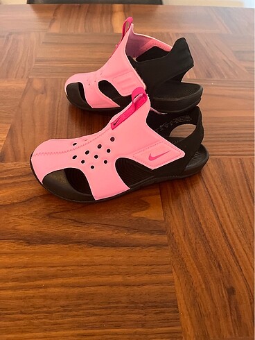 33 Beden 33.5 numara Orjinal Nike Sandalet