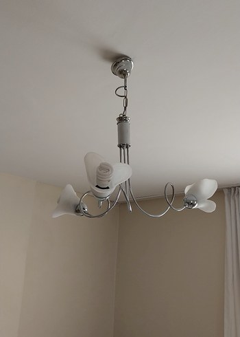 Diger Beyaz Üç Kollu çiçek desenli Lamba