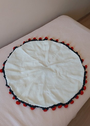 Beden çeşitli Renk Kırmızı ve Koyu yeşil Örgü Çiçek Buketi