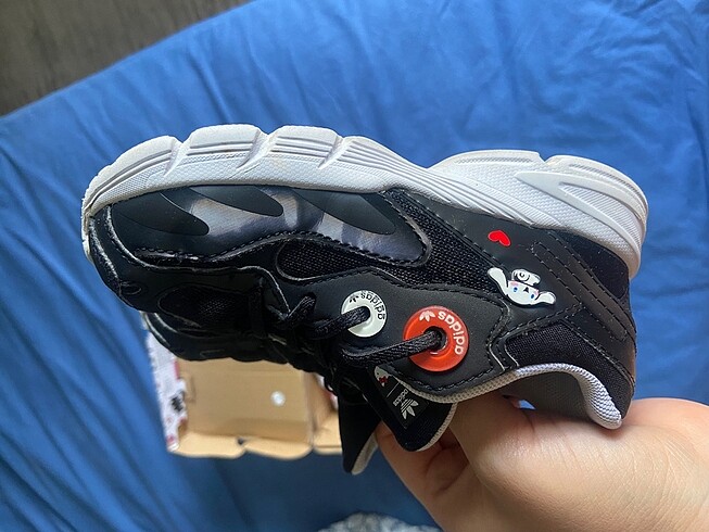 26 Beden siyah Renk Adidas çocuk ayakkabı