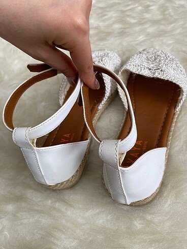 36 Beden beyaz Renk Sandalet