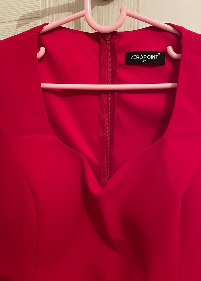 Kırmızı kısa elbise - Görsel 4