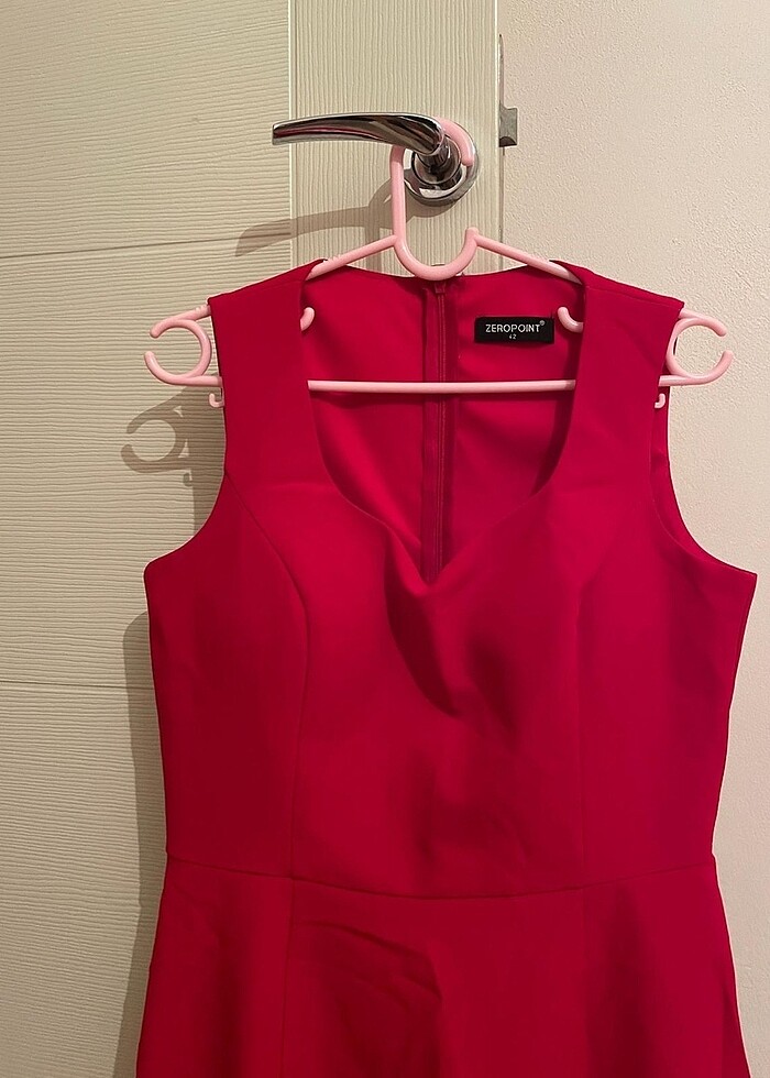 Kırmızı kısa elbise - Görsel 3