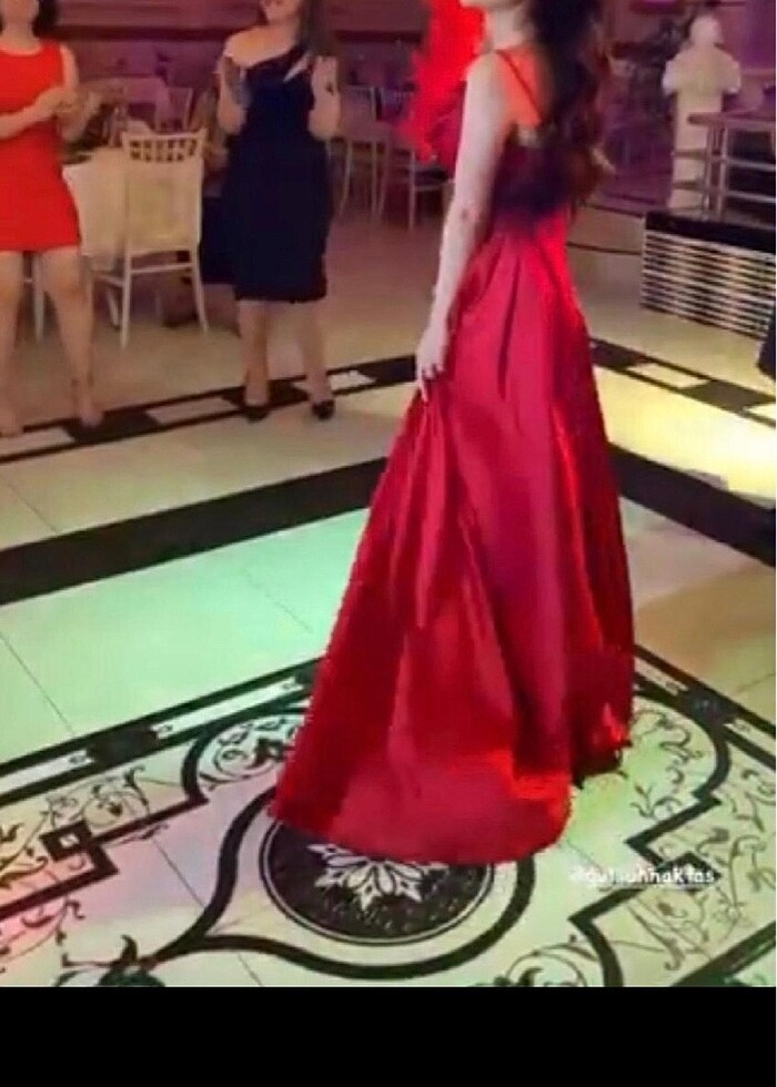 Kırmızı saten abiye - Görsel 3