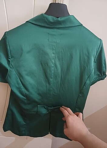 40 Beden Plaka vatkalı yeşil saten ceket