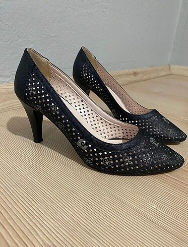 Pierre Cardin Pierra Cardin stiletto