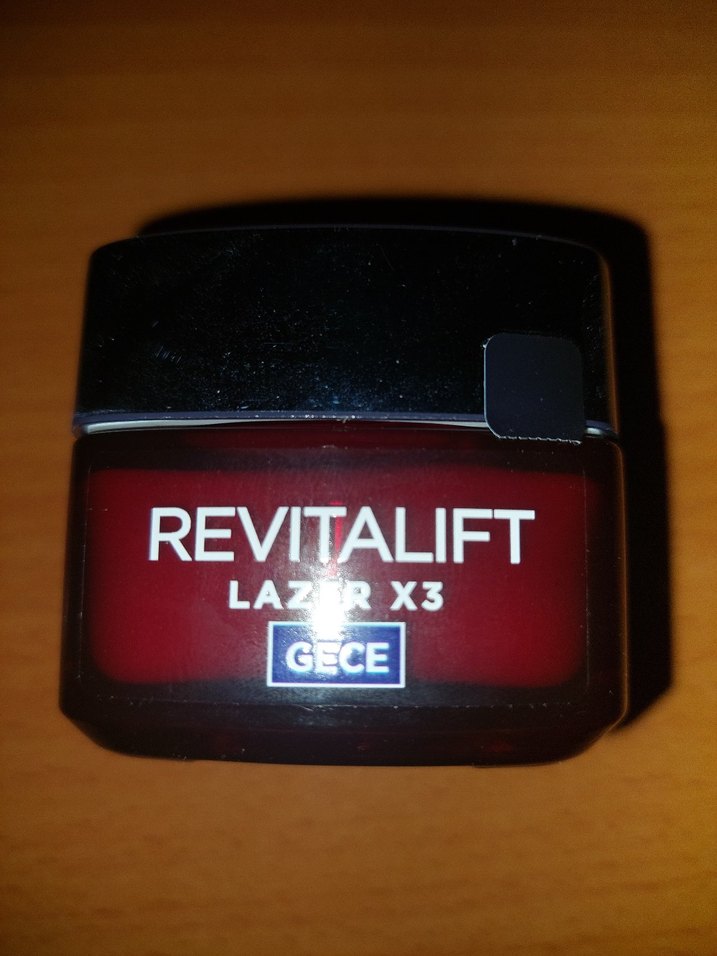 L'Oréal Paris Revitalift Lazer X3 Yoğun Yaşlanma Karşıtı Krem - Görsel 3