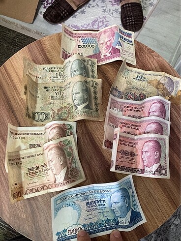 Çeşitli dönemlere ait koleksiyonluk eski paralar