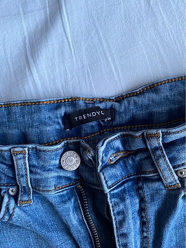 Trendyol & Milla İspanyol paça kot pantolon