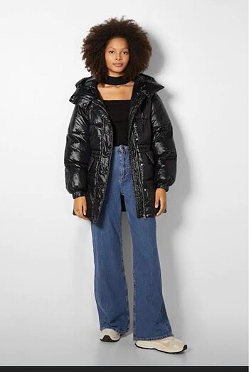 Bershka kapüşonlu kısa şişme mont