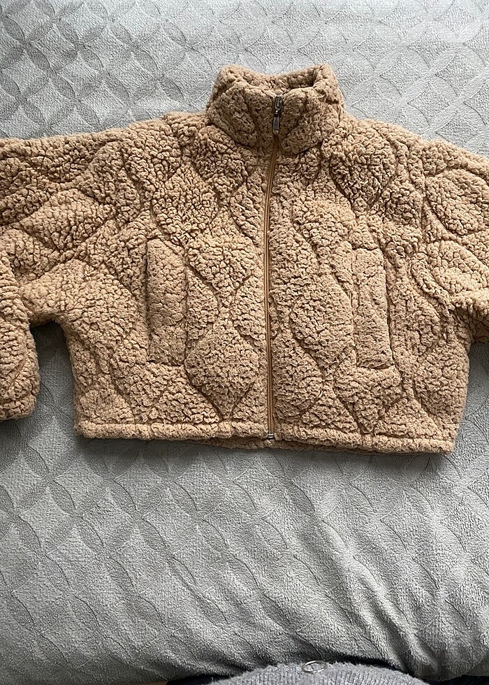 Kısa pofuduk mont - Görsel 4