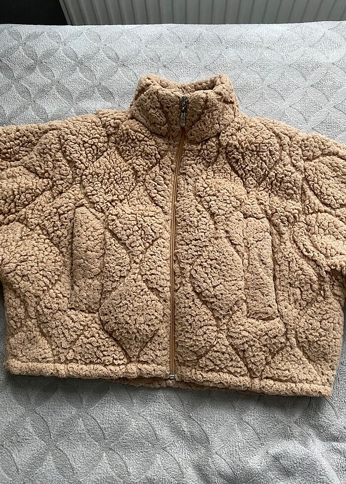 Kısa pofuduk mont - Görsel 3