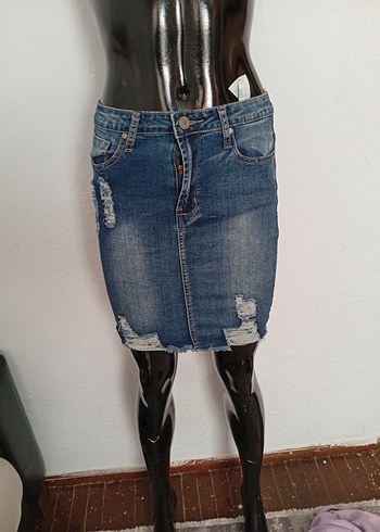 Kemer Detaylı Koyu Mavi Mini Denim Etek
